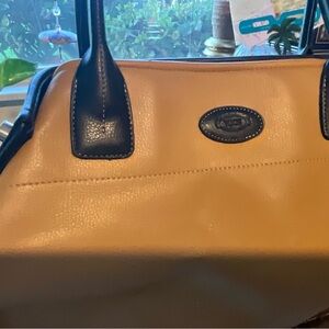 TODS NEW TRI COLORED LEATHER TOTE SATCHEL, 2 STRAPS, TOGGLE CLOSE, BLACK TAN RED